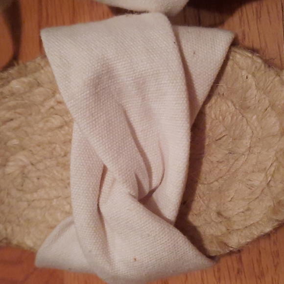 NWOT sz 11 high wedge sandals straps buckle - Picture 3 of 9